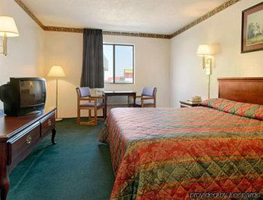 Hotel Super 8 By Wyndham Rock Port Mo Habitación foto
